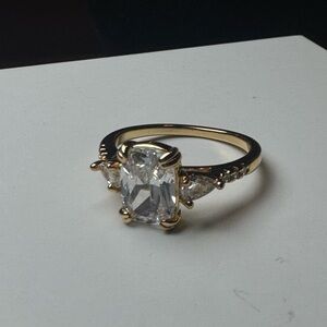 Elegant Gold Women's Ring with Clear Gemstones